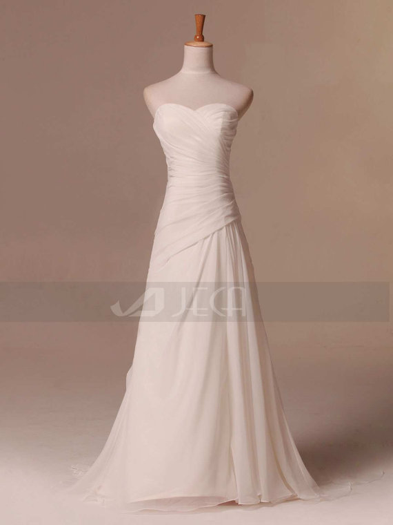 simple wedding dress for outdoor wedding